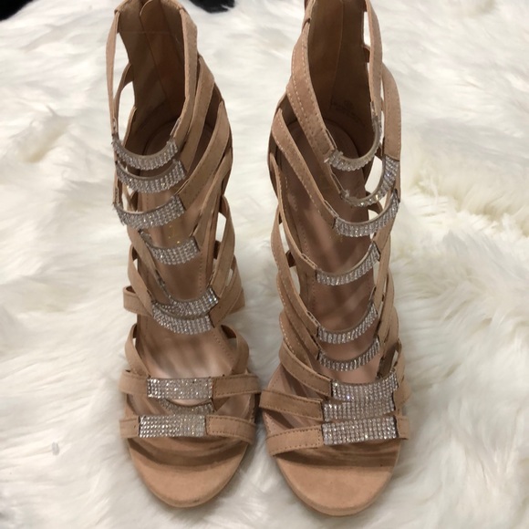 Lilian’s tan heels sz 10 with rhinestones 8.5 - Picture 2 of 7